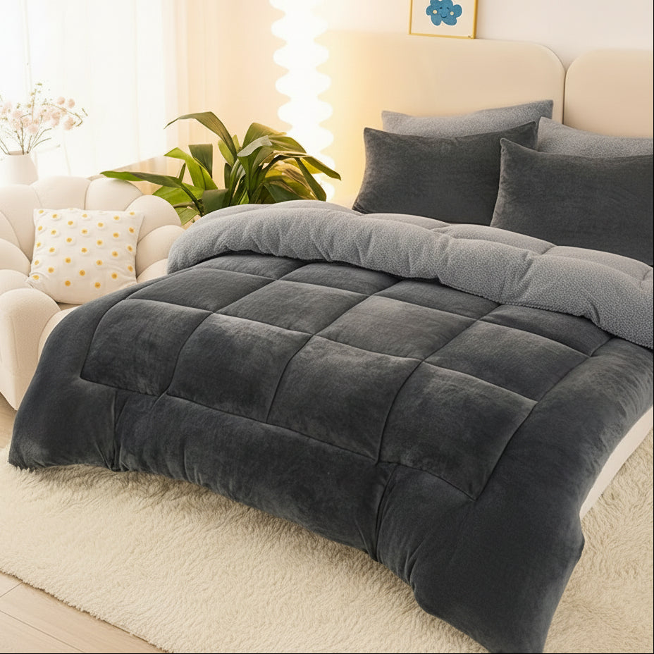 CozyNest – Plush Fleece Grid Comforter for Ultimate Comfort