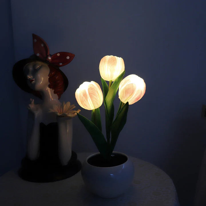 Tulip LED Desk Lamp in Ceramic Vase – Cozy Ambient Glow