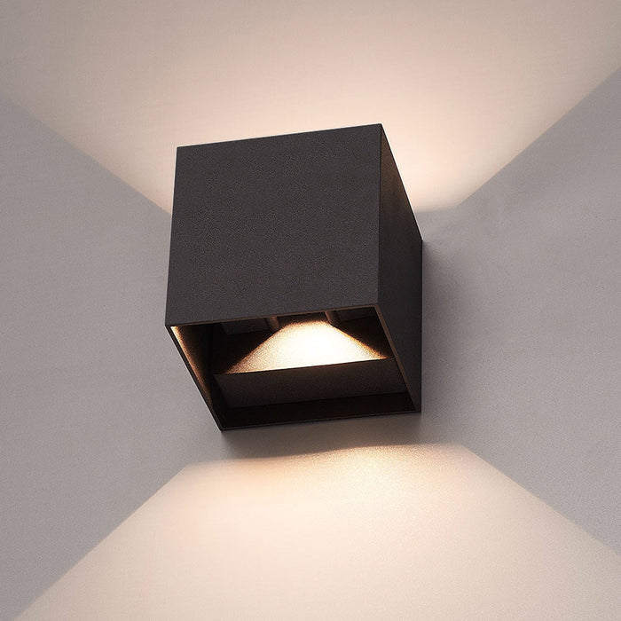 Light Cube™ - The wireless wall lamp with a touch of luxury!