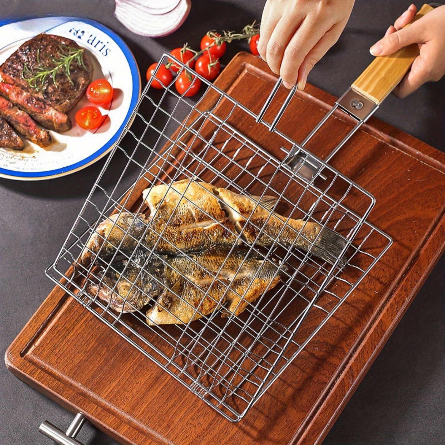 GrillMaster Pro – Iron Basket for Effortless Flipping & Grilling