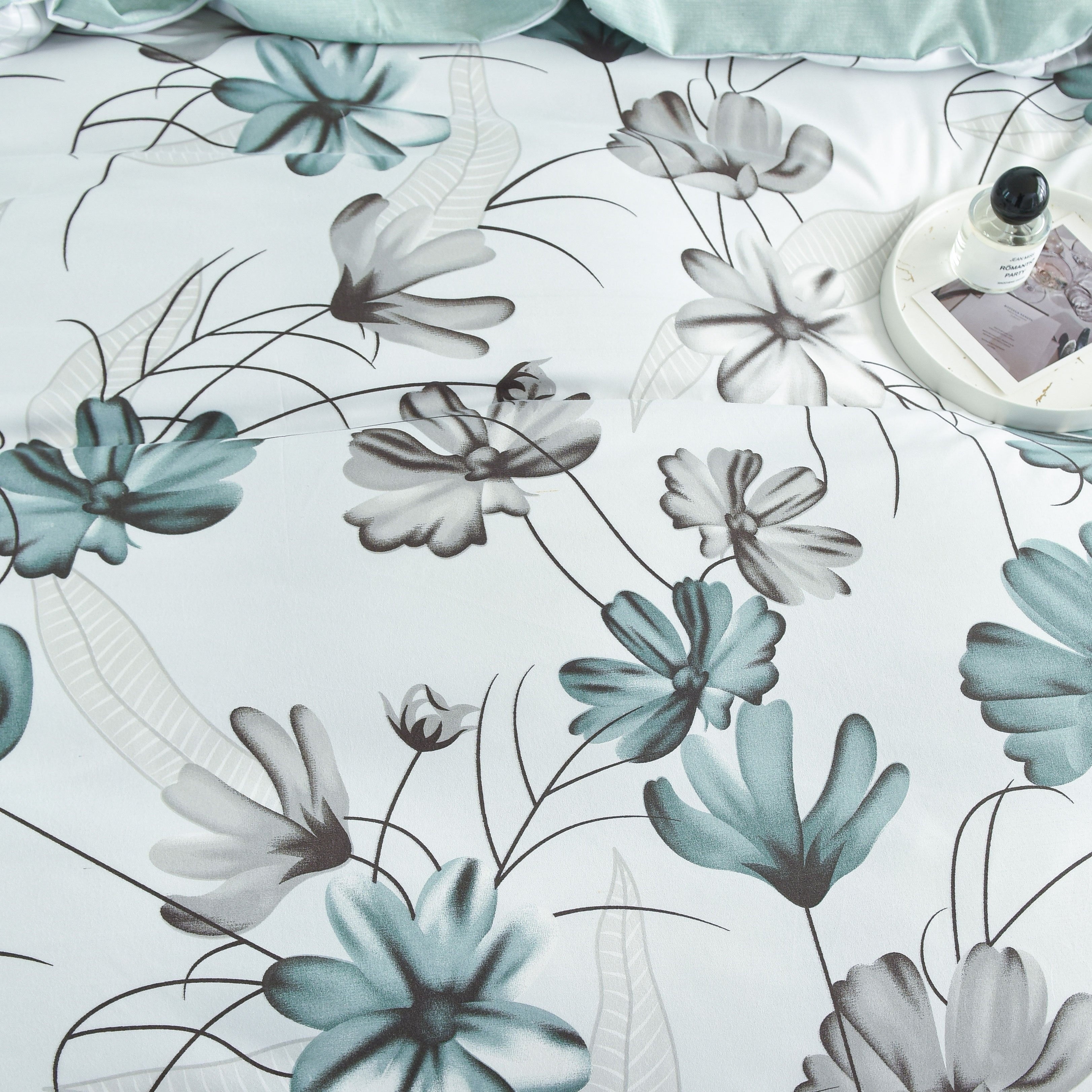 Blossom Haven – 3-Piece Floral Bedding Collection