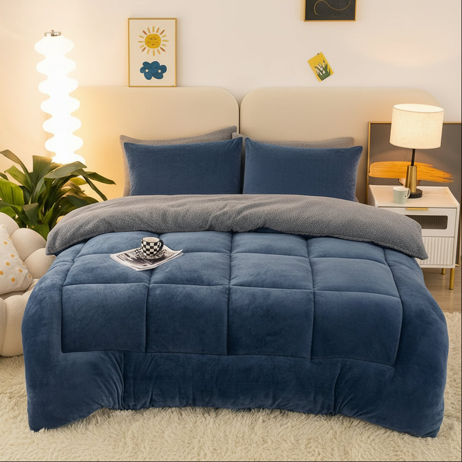 CozyNest – Plush Fleece Grid Comforter for Ultimate Comfort