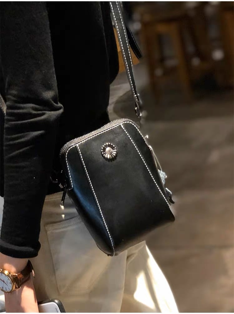 AeroVibe™ — Feel Unstoppable with Effortless Hands-Free Style and Perfect Phone Fit