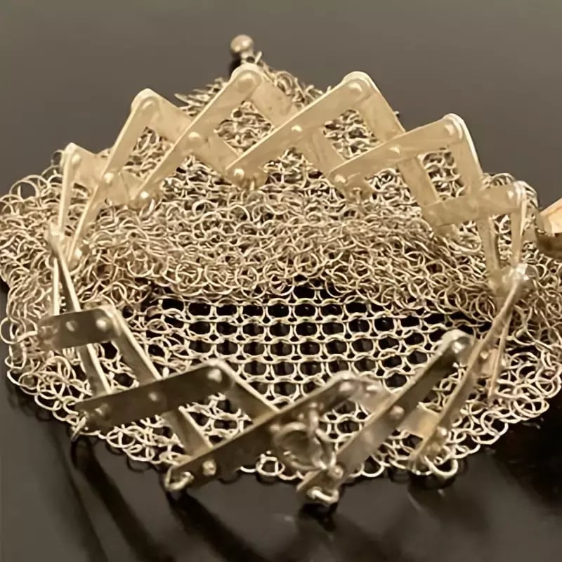 VeroMetal™ — Unlock Vintage Glamour with Every Bold Carry