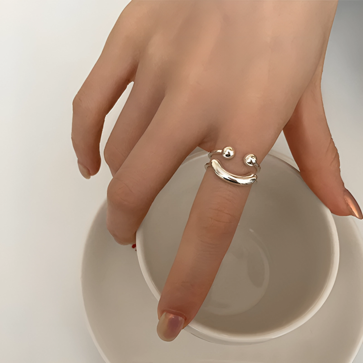 Radianta™ — The Feather-Light Ring That Brightens Your Day Instantly