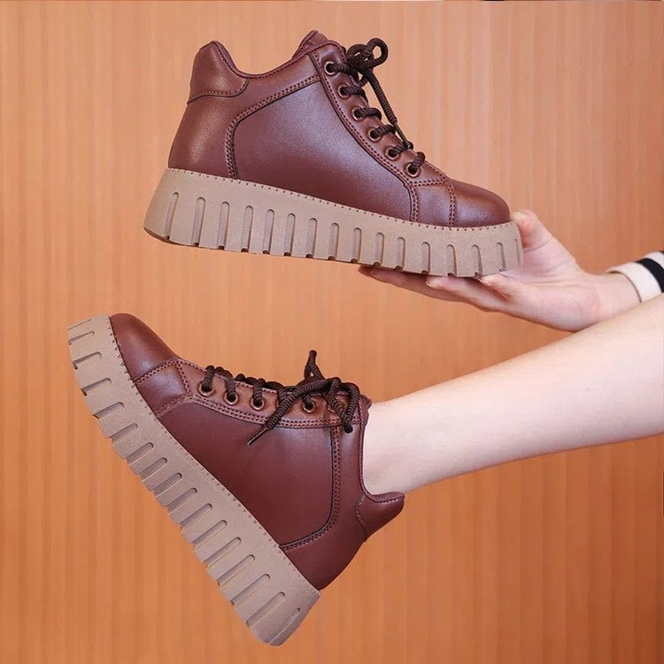 VeroStride™ Boots — Walk All Day with Unshakable Comfort and Grip