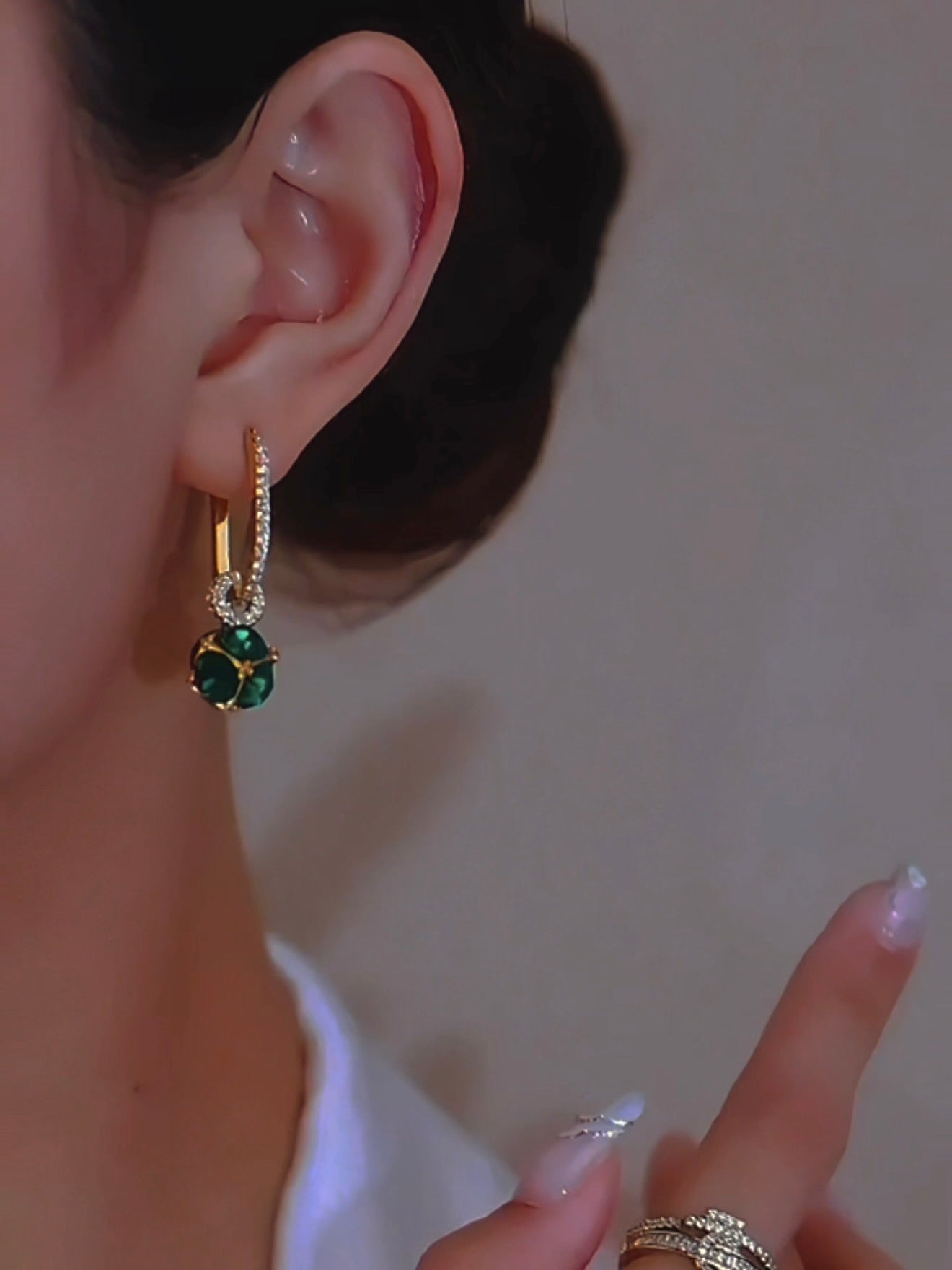 Auramira™ — Radiate Confidence with Featherlight, Hypoallergenic Luxury That Lasts All Day