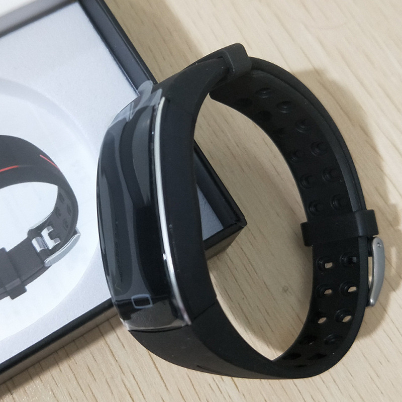 Health Tracker Smartwatch with Continuous Monitoring