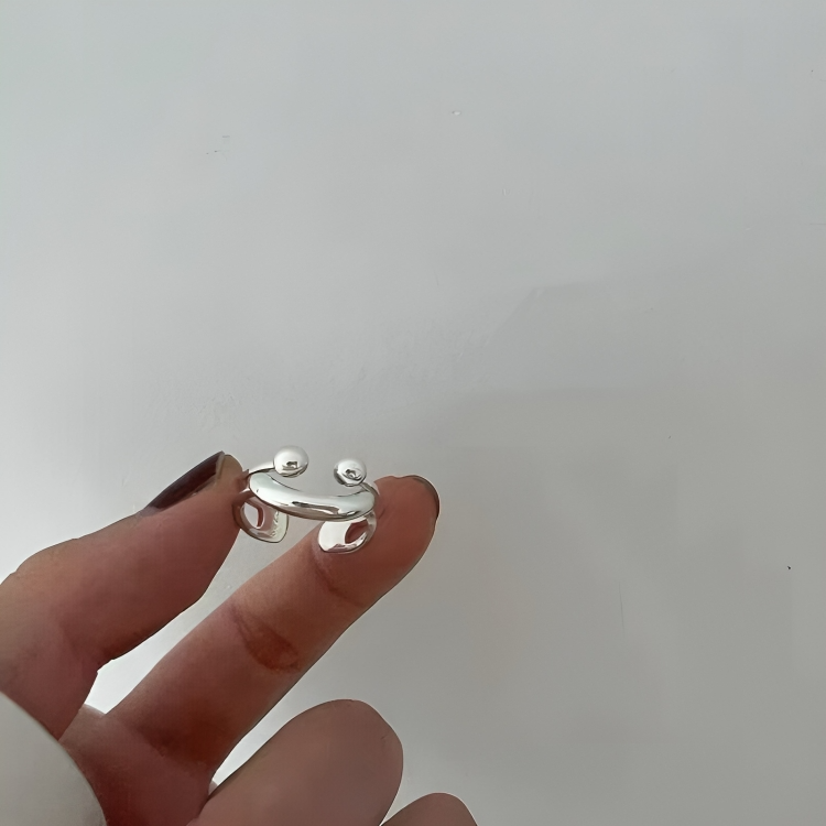 Radianta™ — The Feather-Light Ring That Brightens Your Day Instantly