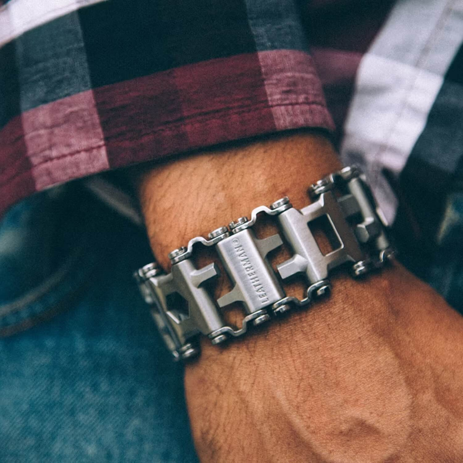 TitanForge™ Bracelet — Command Every Challenge with Unstoppable Power on Your Wrist