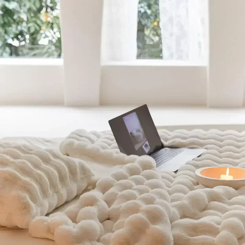 Dual-Sided Plush Throw | Embrace All-Year Comfort