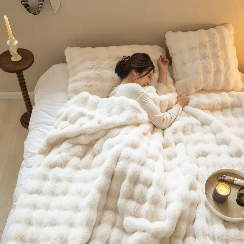 Dual-Sided Plush Throw | Embrace All-Year Comfort