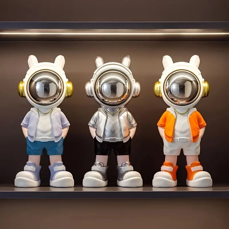 Contemporary Astronaut Sculpture - Glossy Finish for Modern Spaces