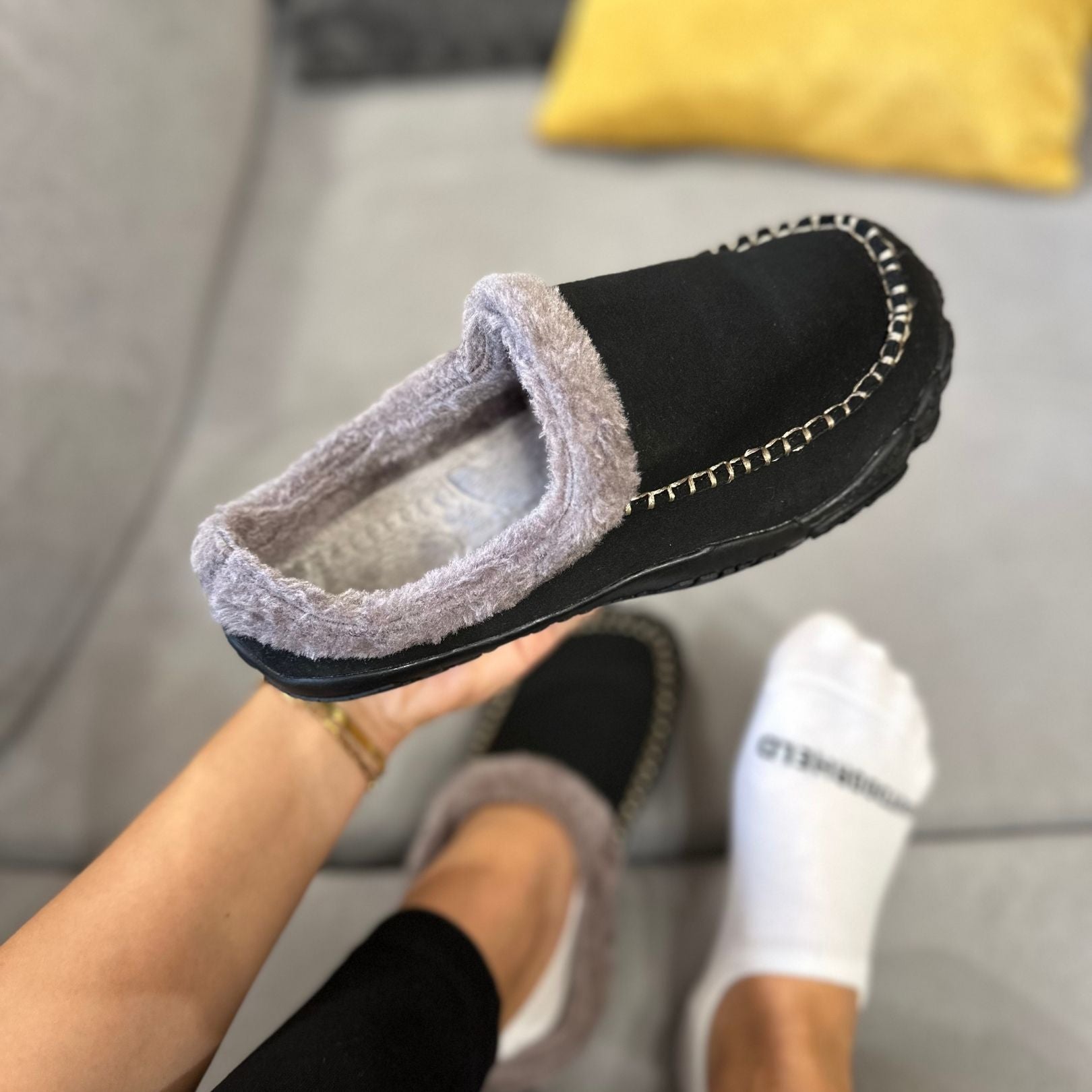 CozyFlex Indoor Slippers – Warmth and Comfort for Every Step