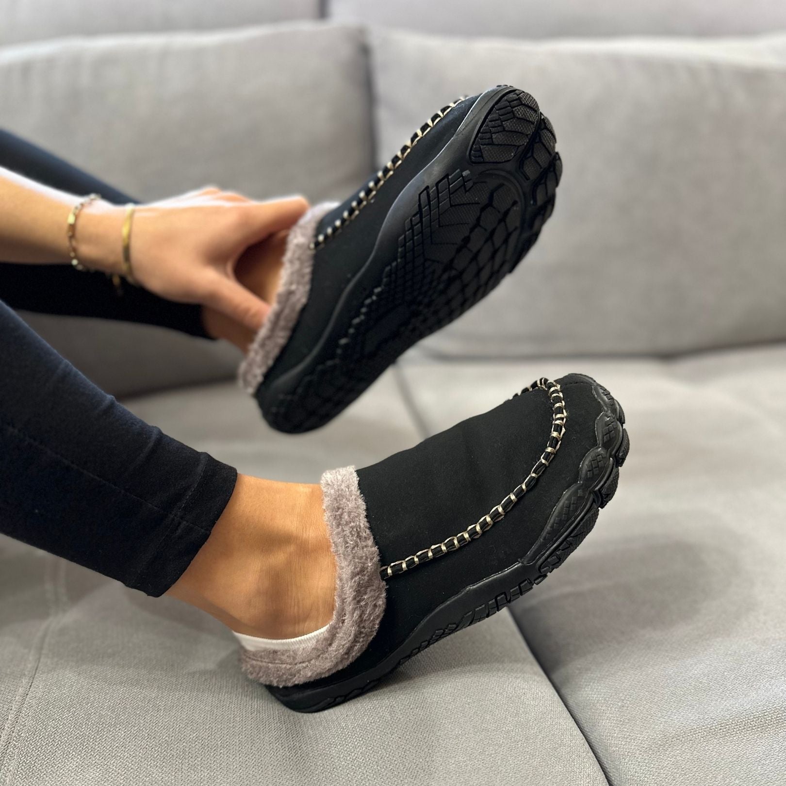CozyFlex Indoor Slippers – Warmth and Comfort for Every Step