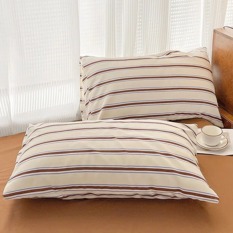 Luxurious Striped Bedding Ensemble with Duvet Cover and Pillowcases
