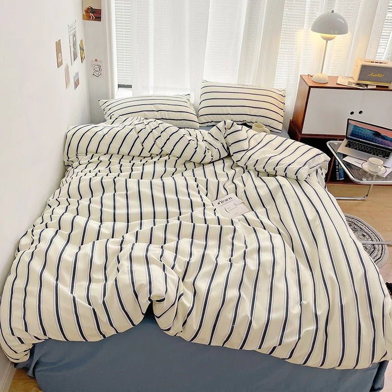 Luxurious Striped Bedding Ensemble with Duvet Cover and Pillowcases