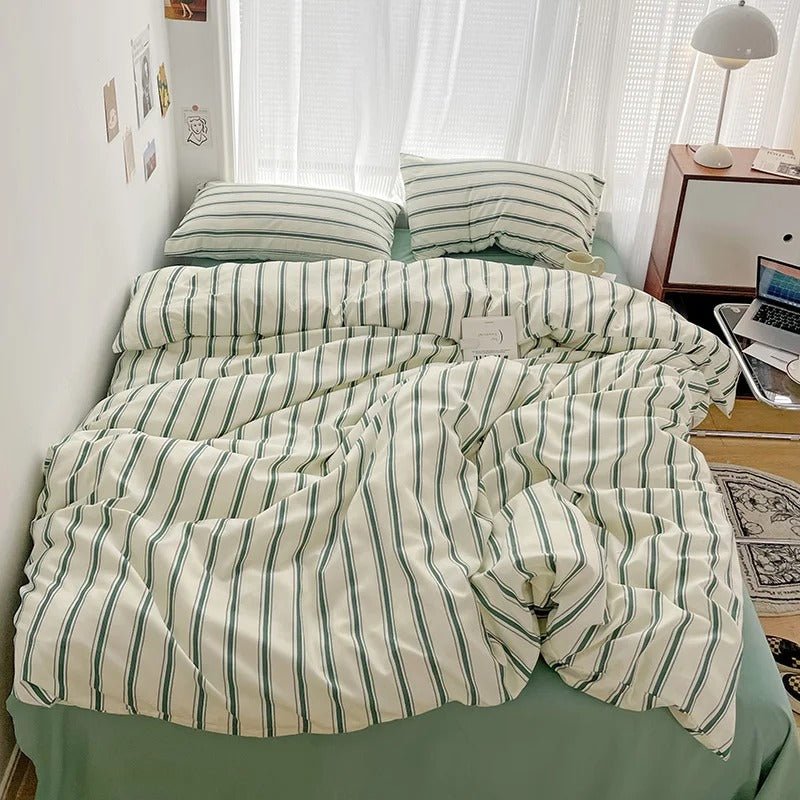 Luxurious Striped Bedding Ensemble with Duvet Cover and Pillowcases