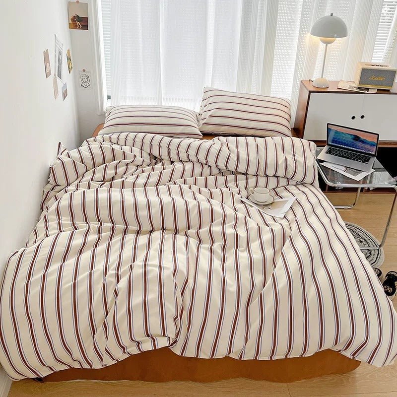 Luxurious Striped Bedding Ensemble with Duvet Cover and Pillowcases