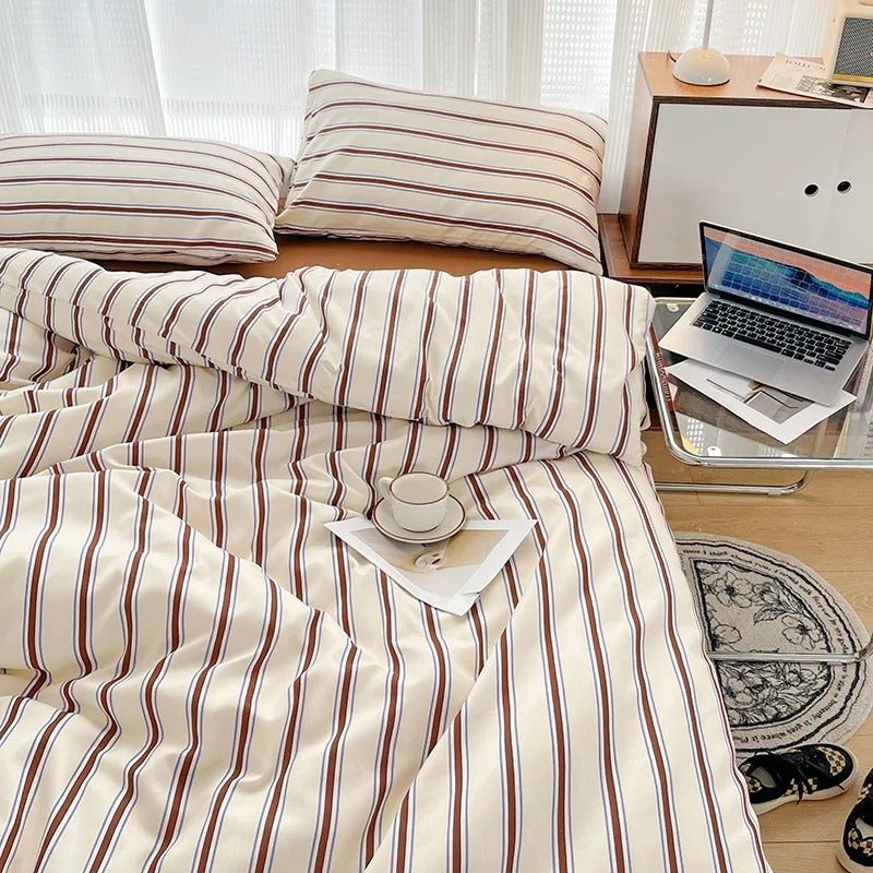 Luxurious Striped Bedding Ensemble with Duvet Cover and Pillowcases