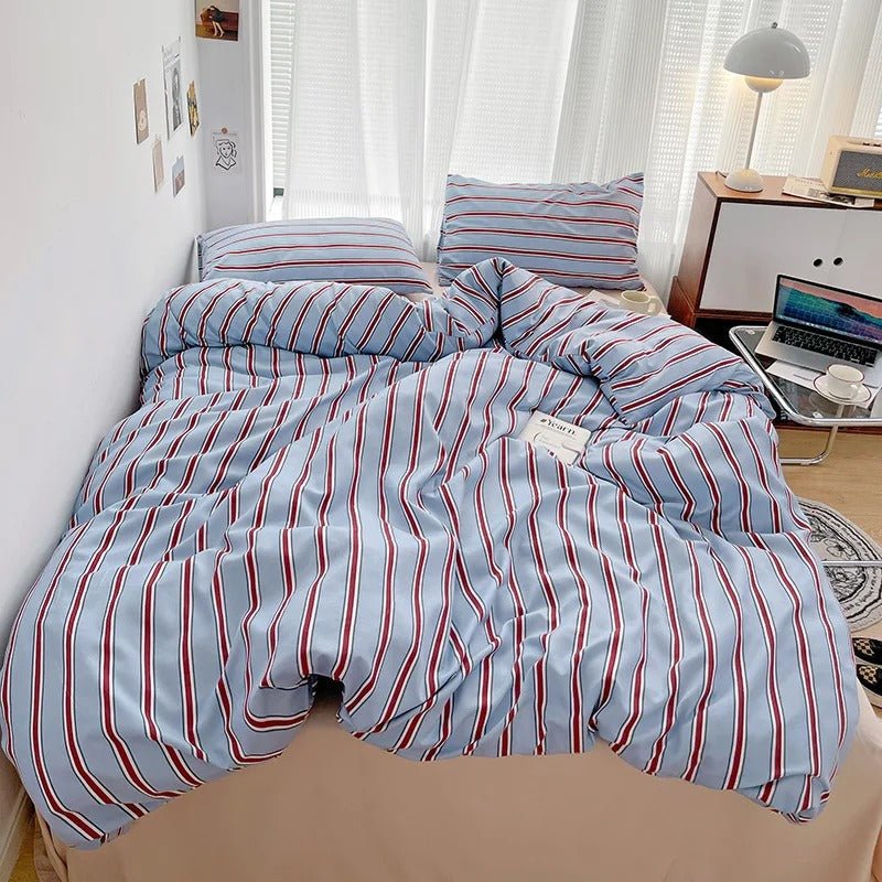 Luxurious Striped Bedding Ensemble with Duvet Cover and Pillowcases