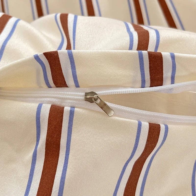 Luxurious Striped Bedding Ensemble with Duvet Cover and Pillowcases