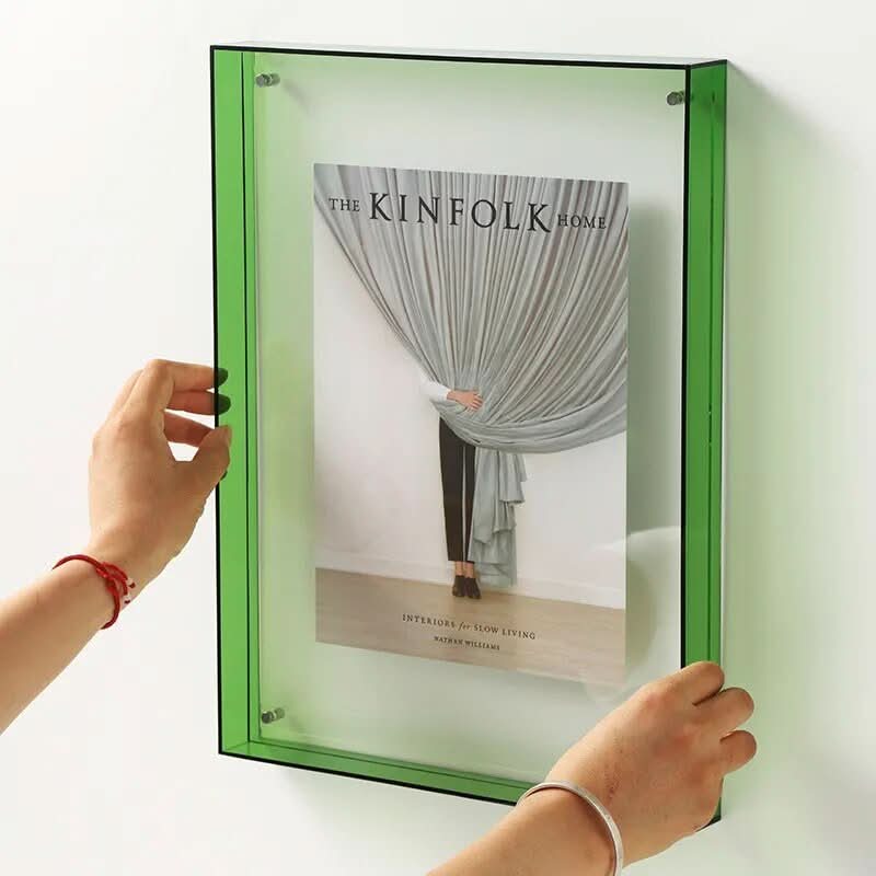 VividView – Elegant Acrylic Photo Display Frame