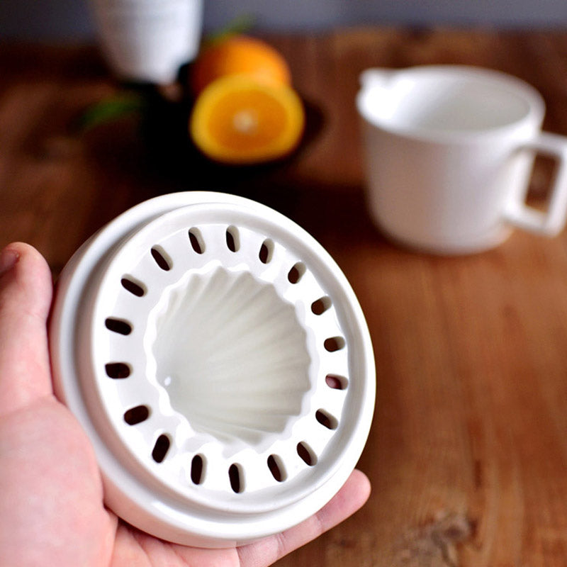 Ergonomic Citrus Extractor with Precision Pour Spout