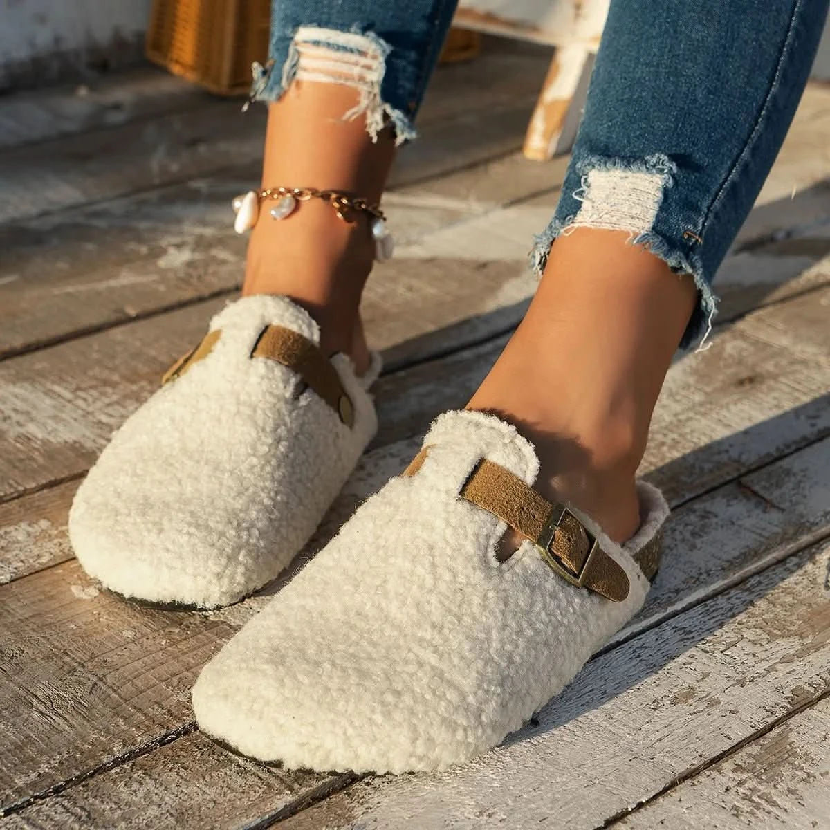 SnugWool - Luxurious Wool Slippers for Ultimate Indoor Comfort