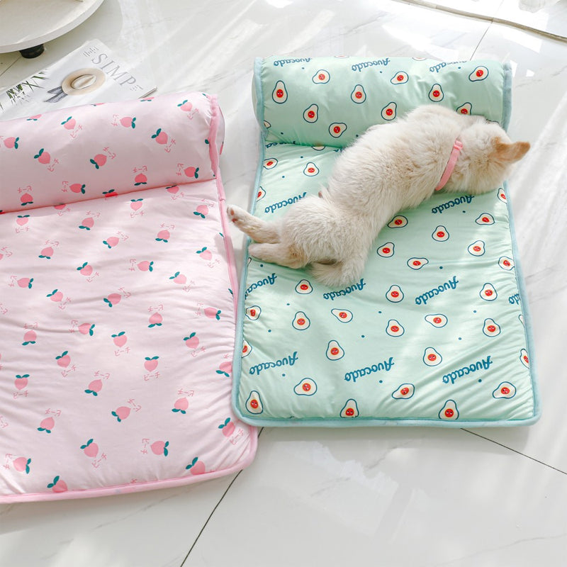Cooling Mat for Dogs and Cats Made from Ice Silk