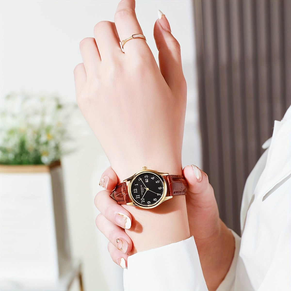 Sophisticated Quartz Watch for Women with Stylish Faux Leather Band