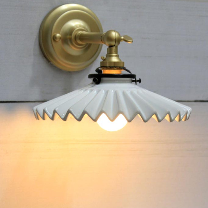 Chic Adjustable Wall Lamp with Stylish Ceramic Shade