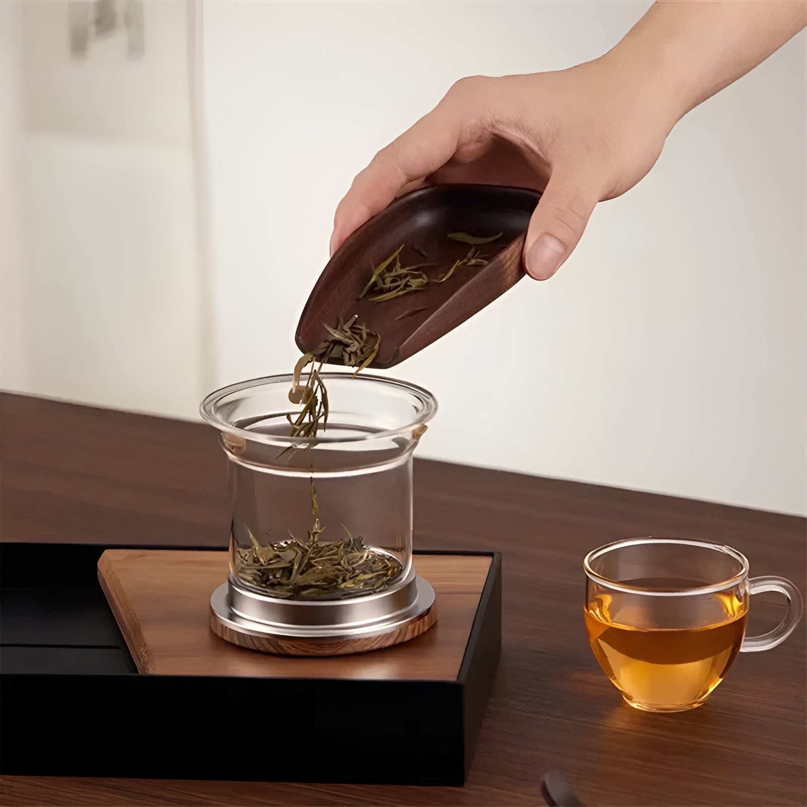 Stylish Heatproof Glass Teapot with Comfortable Grip - 4-6 Cup Capacity