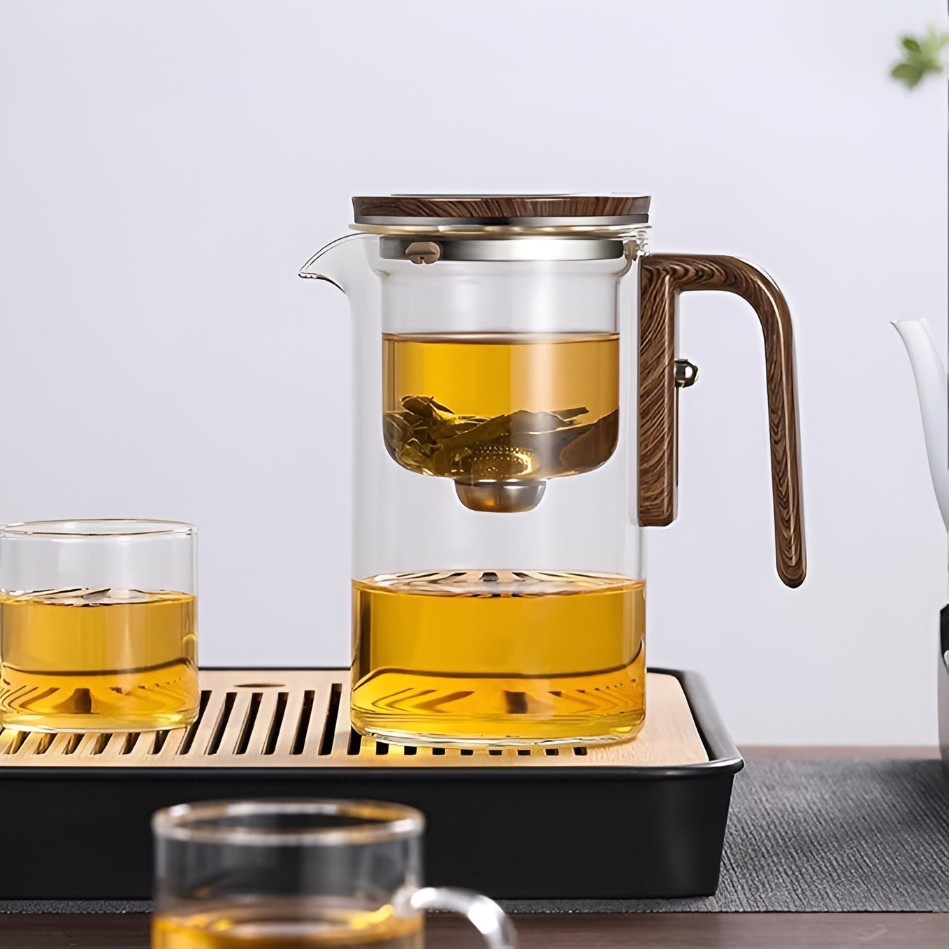 Stylish Heatproof Glass Teapot with Comfortable Grip - 4-6 Cup Capacity