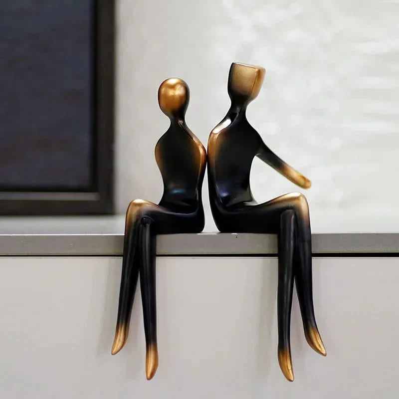 Timeless Romantic Decor – Elegant Resin Statue of a Couple