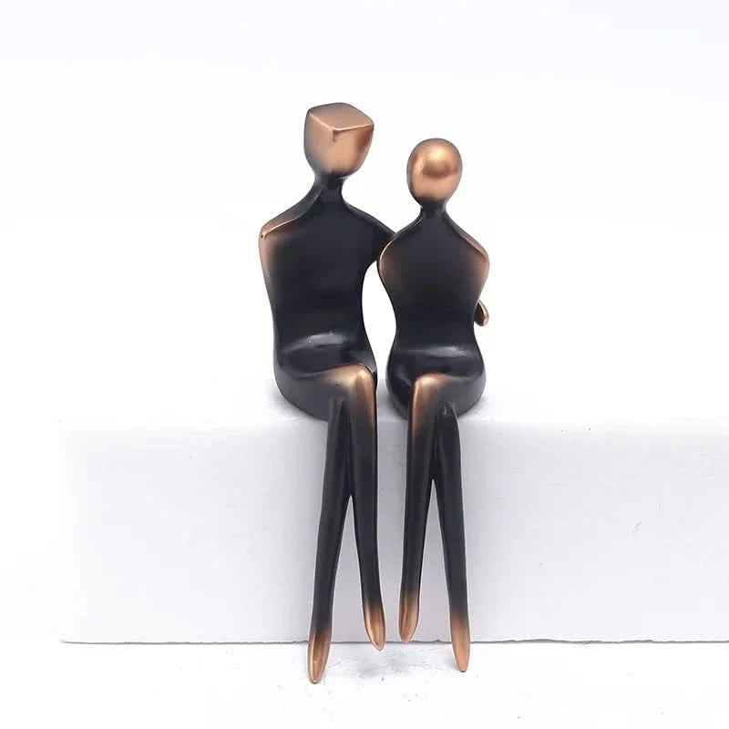 Timeless Romantic Decor – Elegant Resin Statue of a Couple