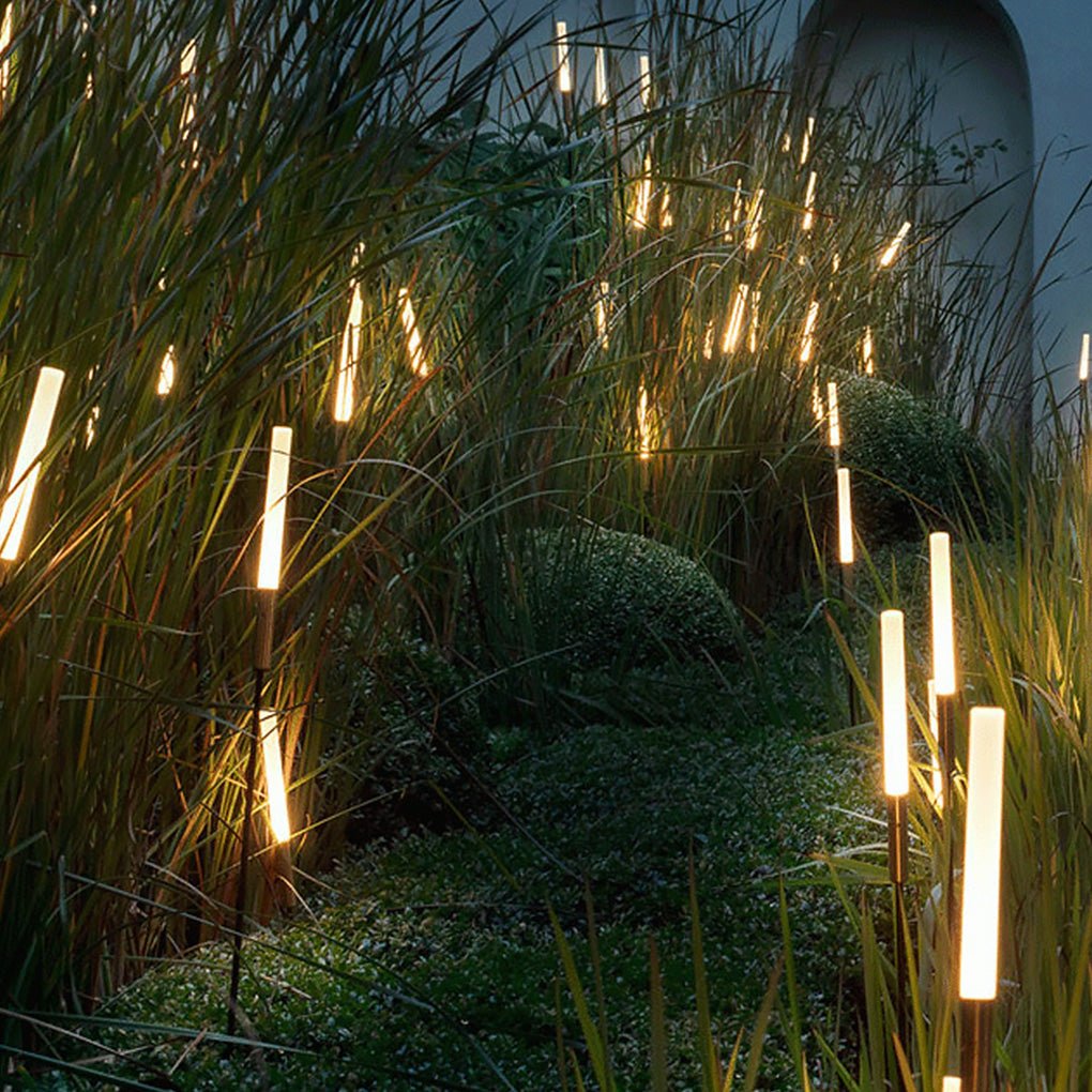 Chic Solar Grass Lanterns - Weather-Resistant Outdoor Lighting