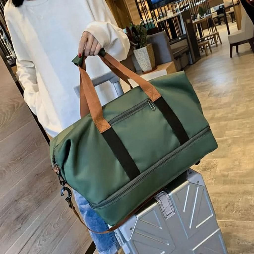 Travel Gym Bag with Shoe Compartment and Wet/Dry Separation