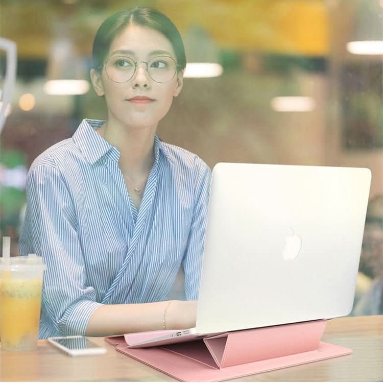 AquaGuard - Sleek Waterproof Laptop Case for Travel Safety