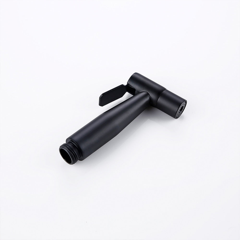 Versatile Kitchen Faucet with Retractable Spray Feature