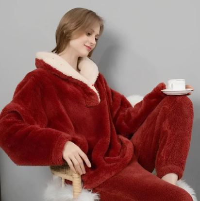 Women's Fleece Pajama Set - Cozy Nightwear for Energy Savings
