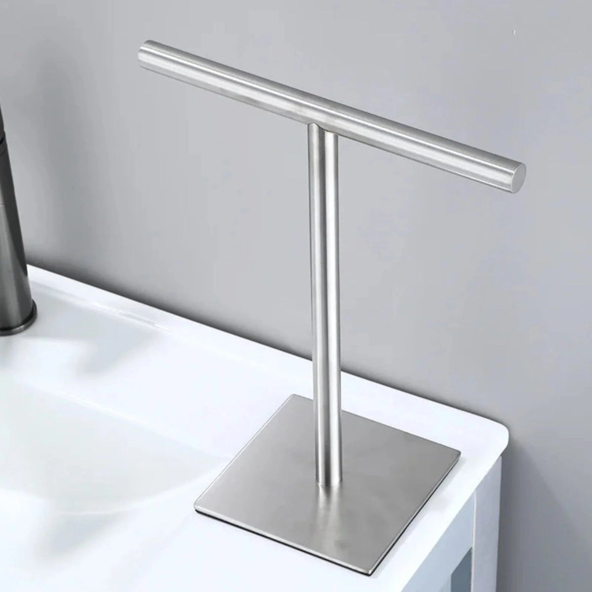 Stylish Freestanding Towel Holder with Durable Metal Frame