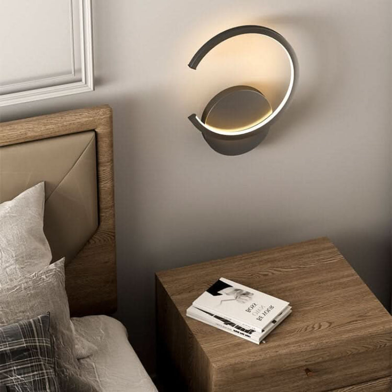 Sleek Metal Wall Light Fixture with Integrated LED