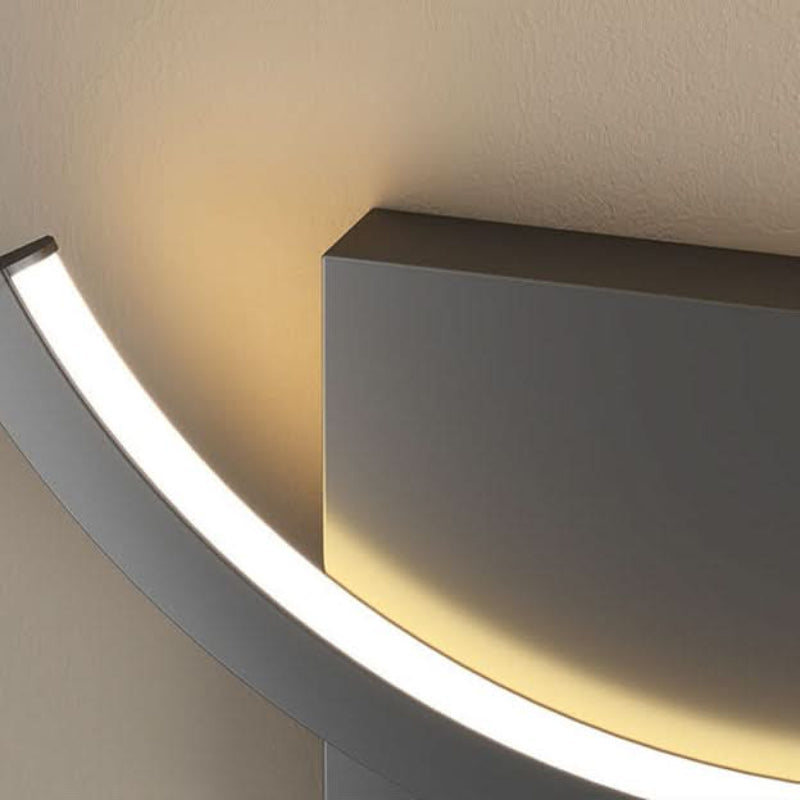 Sleek Metal Wall Light Fixture with Integrated LED