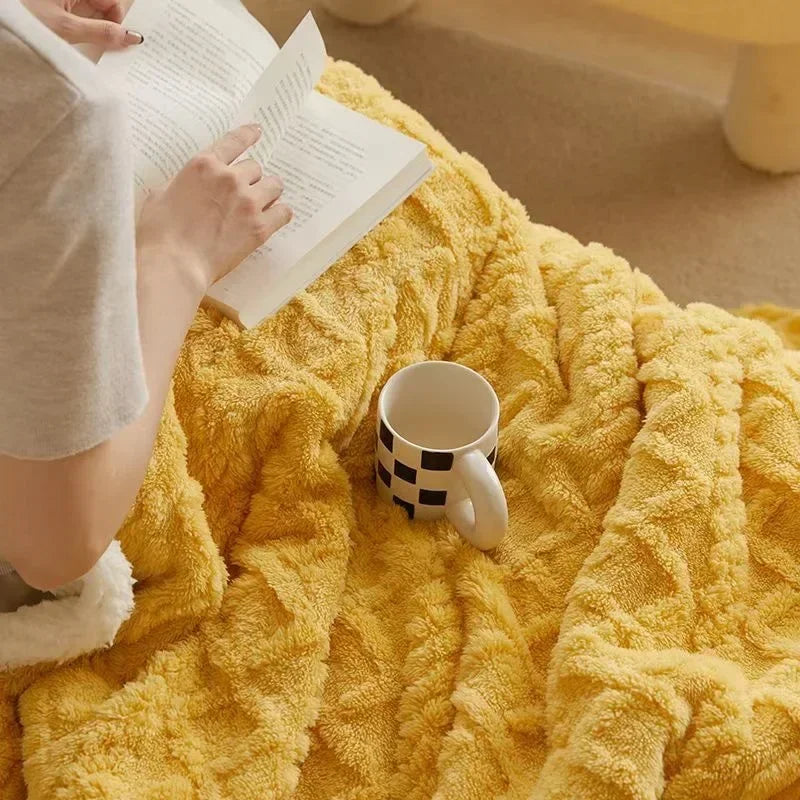 Plush Fleece Winter Throw – Ultimate Softness for Your Home