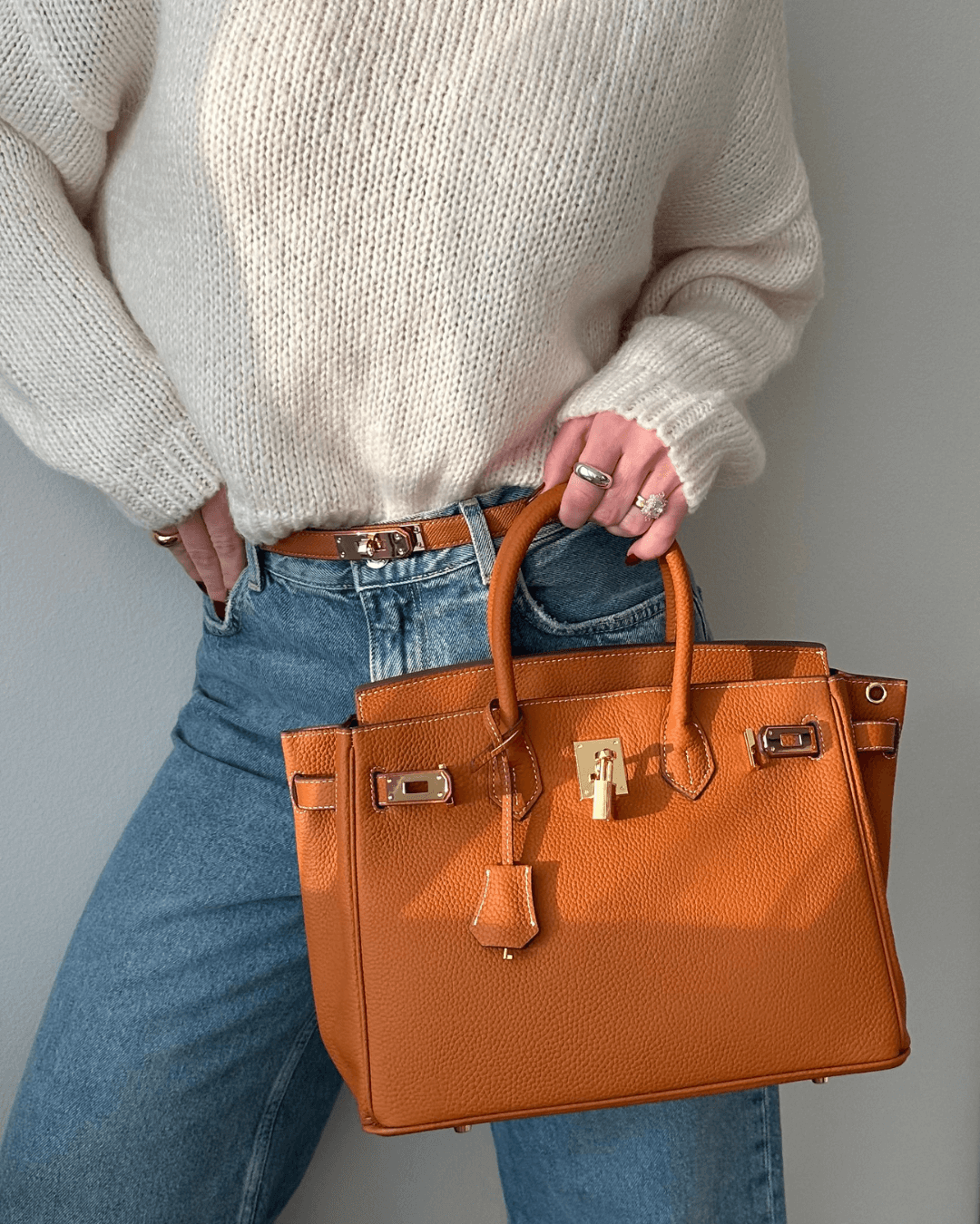 Sophisticated Leather Tote with Adjustable Strap and Generous Space