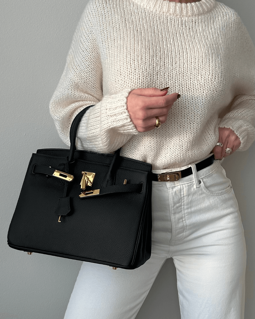 Sophisticated Leather Tote with Adjustable Strap and Generous Space