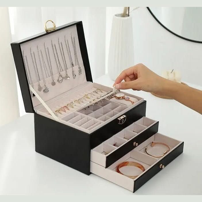 Chic Jewelry Storage Case for Travel and Stylish Organization