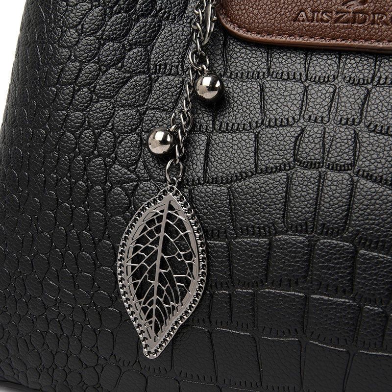 Sophisticated Elegance: Luxe Crossbody Bag for Every Occasion