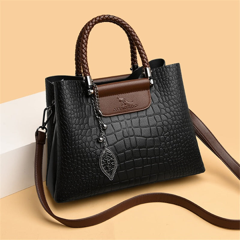 Sophisticated Elegance: Luxe Crossbody Bag for Every Occasion